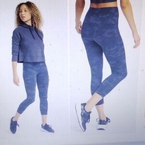 Spanx look at me Now crop leggings camo size medium New condition Pull On